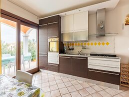 Apt con Giardino, a 300-metre-tall Mare