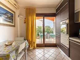 Apt con Giardino, a 300-metre-tall Mare