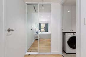 Bright & Spacious 1-bed in Vibrant Sydney