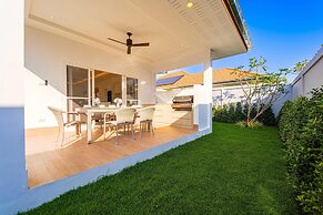 New Modern 3 Bedroom Pool Villa MB3