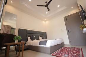 HOTEL CRESTA INN