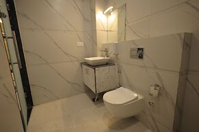HOTEL CRESTA INN