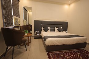 HOTEL CRESTA INN