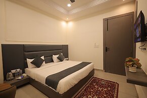 HOTEL CRESTA INN