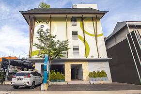 Palette Hotel near Padma