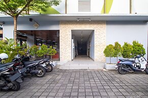 Palette Hotel near Padma