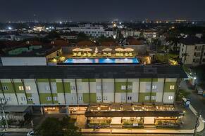 Palette Hotel near Padma