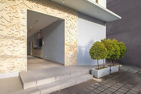 Palette Hotel near Padma