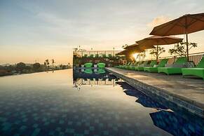 Palette Hotel near Padma