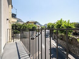 Blue Sky Luxury Palace