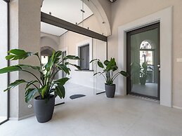 Blue Sky Luxury Palace