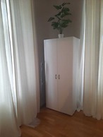 Bright 2BR Apartment Near Main Sights