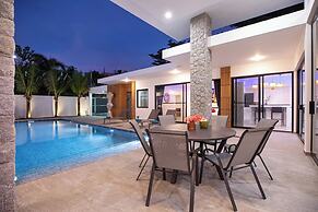 Modern 5 Bedrooms Pool Villa Curtis