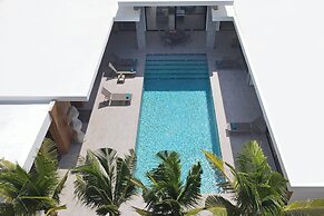Modern 5 Bedrooms Pool Villa Curtis