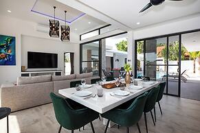 Modern 5 Bedrooms Pool Villa Curtis