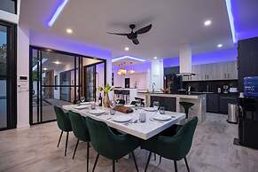 Modern 5 Bedrooms Pool Villa Curtis