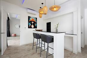 Modern 5 Bedrooms Pool Villa Curtis