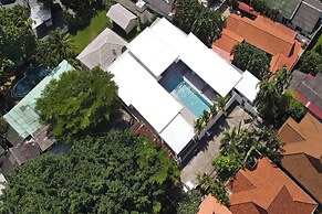 Modern 5 Bedrooms Pool Villa Curtis