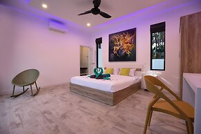 Modern 5 Bedrooms Pool Villa Curtis