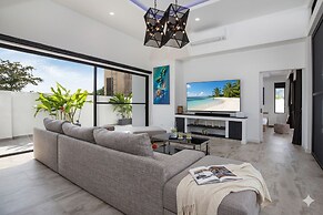 Modern 5 Bedrooms Pool Villa Curtis