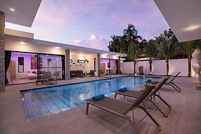 Modern 5 Bedrooms Pool Villa Curtis