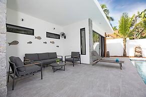 Modern 5 Bedrooms Pool Villa Curtis