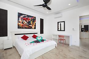Modern 5 Bedrooms Pool Villa Curtis