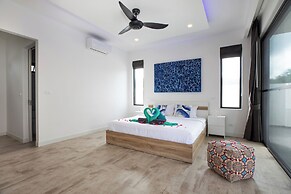 Modern 5 Bedrooms Pool Villa Curtis