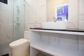 Modern 5 Bedrooms Pool Villa Curtis
