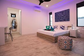 Modern 5 Bedrooms Pool Villa Curtis