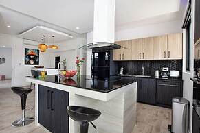 Modern 5 Bedrooms Pool Villa Curtis