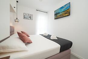 Salt & Stone-apartment with private pool