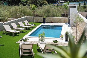 Salt & Stone-apartment with private pool