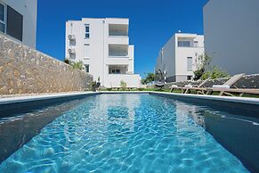 Salt & Stone-apartment with private pool