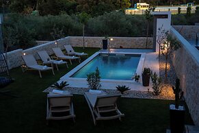 Salt & Stone-apartment with private pool