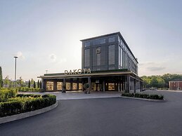 Dakota Manchester Airport
