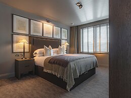 Dakota Manchester Airport