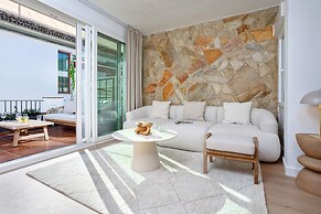 Private Terrace & Views. Manriquez