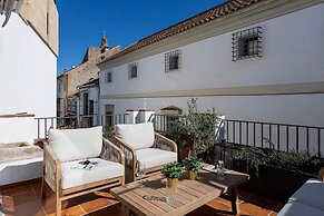 Private Terrace & Views. Manriquez