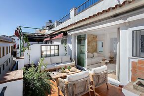 Private Terrace & Views. Manriquez