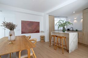 Private Terrace & Views. Manriquez