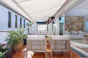 Private Terrace & Views. Manriquez
