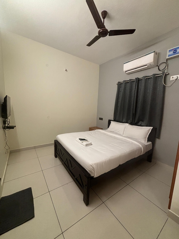 Inn12 By Blessings Hospitality