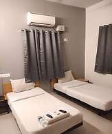 Inn12 By Blessings Hospitality