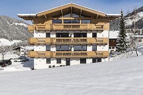 Alpine Apartment With View & Garden