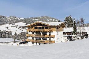Alpine Apartment With View & Garden