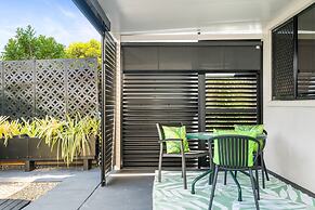 Spacious 1-bed Unit With Outdoor Patio Dining