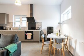 The Elderns Spacious 2BR Netflix Parkingshops