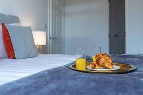 The Elderns Spacious 2BR Netflix Parkingshops
