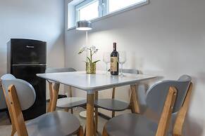 The Elderns Spacious 2BR Netflix Parkingshops